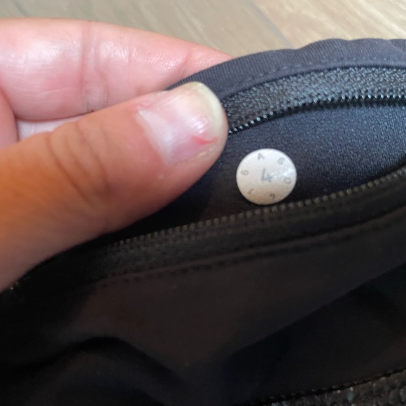 Lululemon size 4 speed up shorts EUC blue multi print - Picture 4 of 5